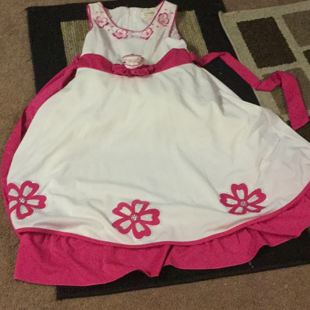 Dresses - Picture 5 of 6